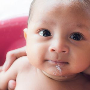 portada regurgitacion en bebes